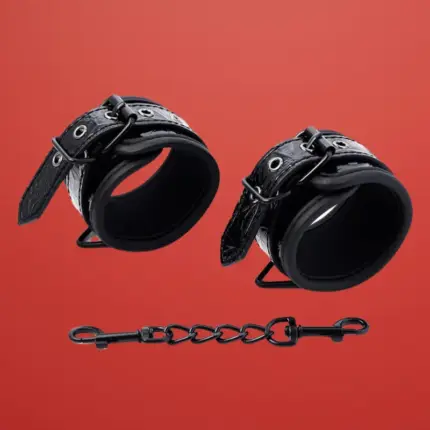 Intoyou Black Sapphire - Állítható műbőr bokakötöző (fekete)