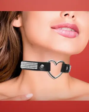 Cinderella - Nyakpánt szív alakú gyűrűvel strasszkövekkel - Vegán bőr (fekete)