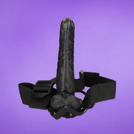 Realrock 9" - Felcsatolható dildó herékkel (fekete) - 23cm