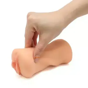 Senturn Laura Jenner - Maszturbátor - Image 5