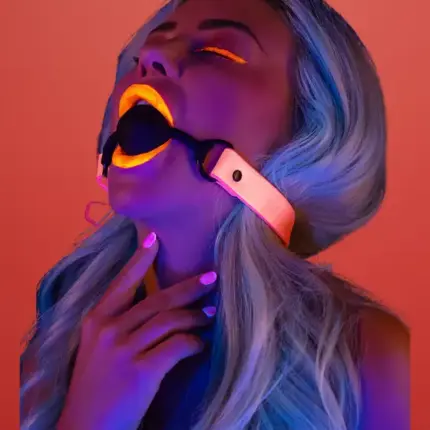 Taboom - Fekete szájpecek világító pánttal