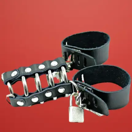 Ohmama - Bőr szíjas péniszkaloda herepántokkal