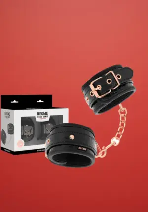 Begme Black Edition - Vegán bőr bilincs lánccal (fekete)