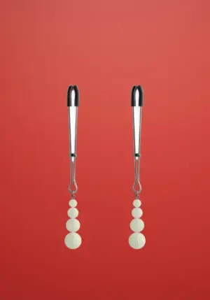 Bound G2 - Mellbimbó csipesz gyöngyökkel (fekete)