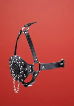 Latetobed - Szegecselt fejmaszk kivehető szájnyilással