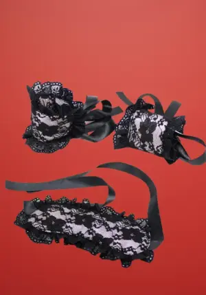 Latetobed - Csipkés szemtakaró és bilincs szett