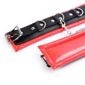 Latetobed  - Állítható bilincs lánccal (piros-fekete) - Image 4