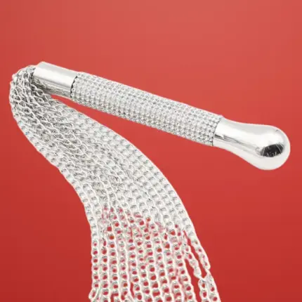 Latetobed - Láncos korbács kövekkel díszített fogantyúval