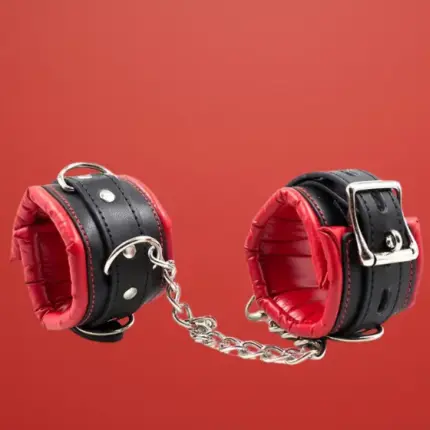 Latetobed  - Állítható bilincs lánccal (piros-fekete)
